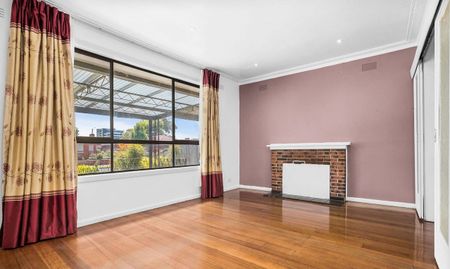 INVITING SPACE IN PRIME POSITION - Photo 3