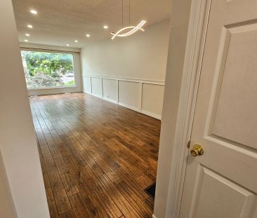 358 Browndale Crescent #MainFlr - Photo 2