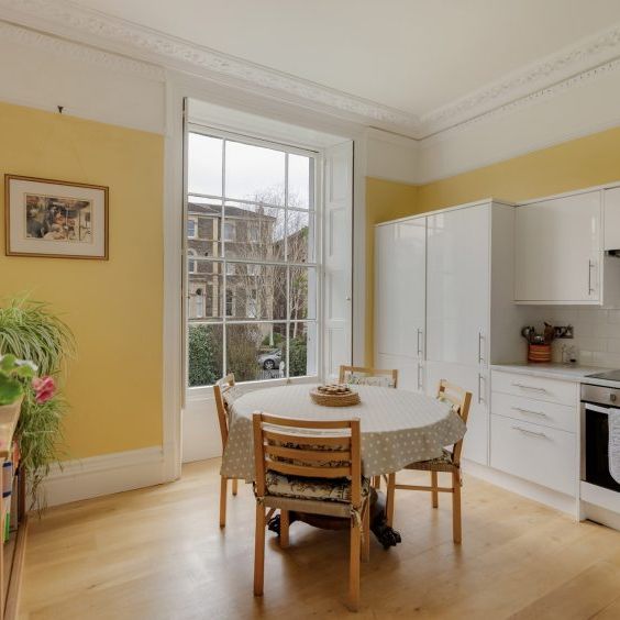 2 Bed Flat - Photo 1