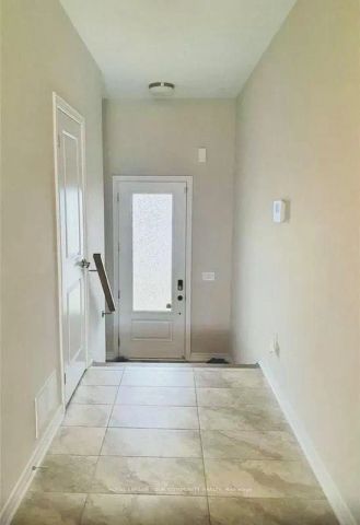 Condo Townhouse For Lease | N9261620 - Photo 2