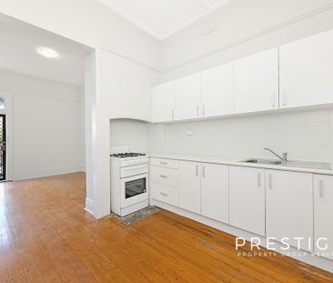 RENOVATED FLAT SECONDS AWAY FROM ARNCLIFFE STATION! - Photo 1