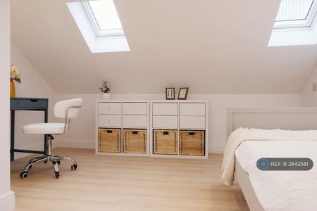 4 bedroom terraced house to rent - Photo 5