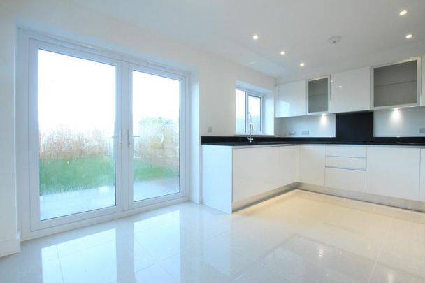 Woodlands Road, Guildford, GU1 - Photo 1