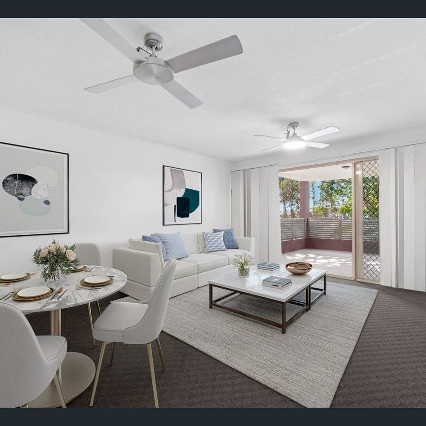 Spacious 2-Bedroom Apartment with Balcony & Secure Parking in Holland Park - Photo 1