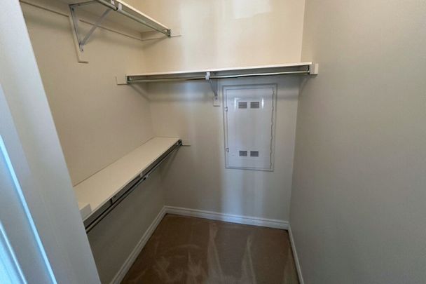 For Lease - 2370 Khalsa Gate Unit# 302, Oakville, Ontario - Photo 1