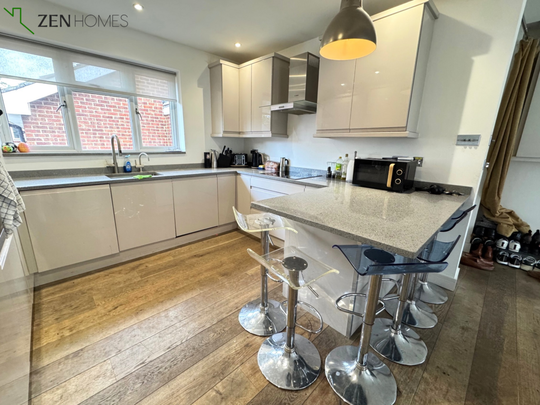 3 bedroom flat to rent - Photo 1