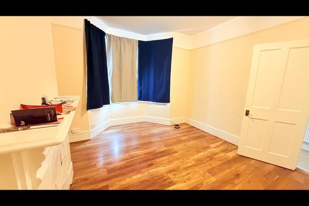 5 Bed Terraced House, Herga Road, HA3 - Photo 1