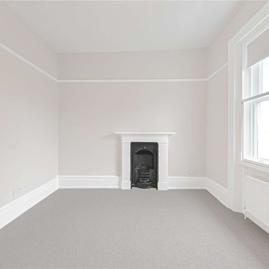 Two bedroom apartment set within a period conversion in the heart of St John's Wood - Photo 1