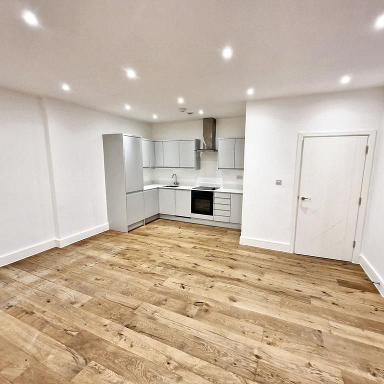 3 bedroom flat to rent - Photo 1