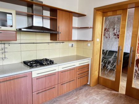 Pronájem bytu 3+1 75 m2 - Fotografie 3