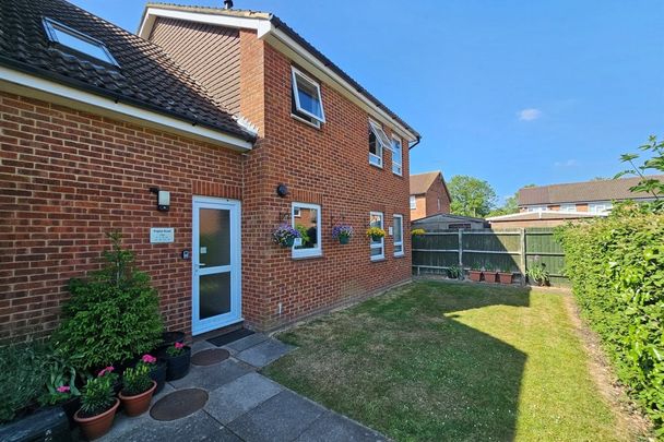 Poplar Road, AYLESBURY - Photo 1