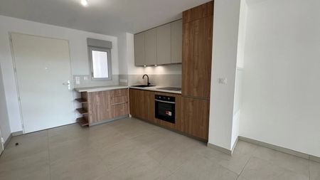 Location Appartement 2 pièces 42m² MARSEILLE 11ème - Photo 4