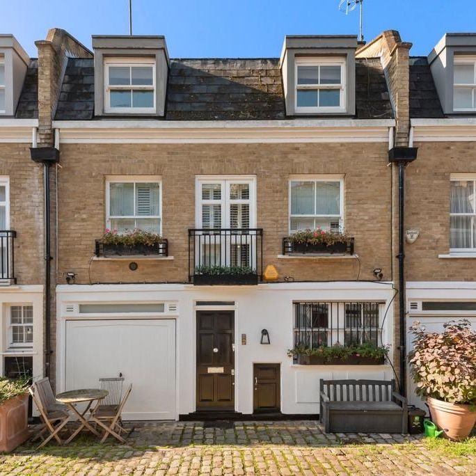3 bedroom mews to rent - Photo 1