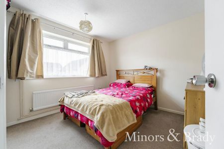 3 bedroom detached bungalow to rent - Photo 3