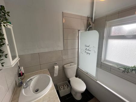 3 bedroom semi-detached house to rent - Photo 2