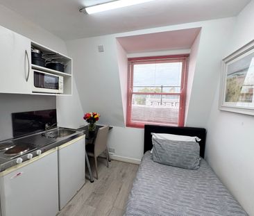 Single Bedsit - Photo 1