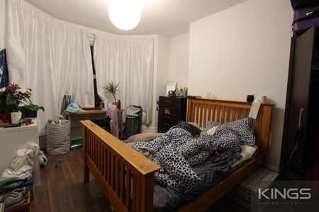 6 bedroom terraced house to rent - Photo 2