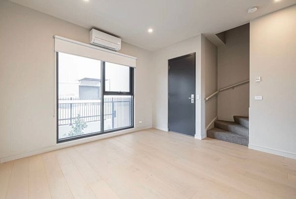 Port Melbourne - Photo 1