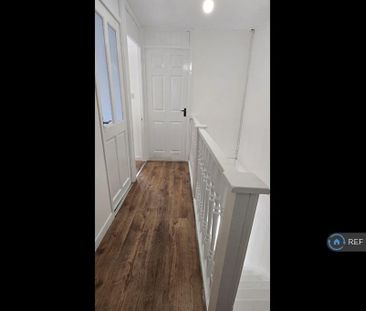 4 bedroom end of terrace house to rent - Photo 4