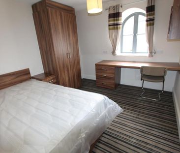 6 bedroom flat to rent - Photo 2