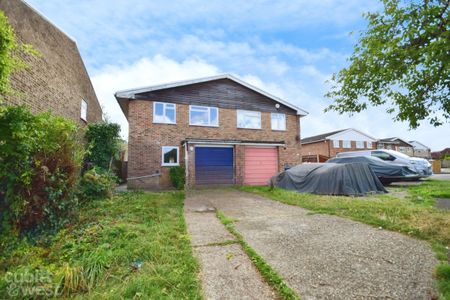 3 bedroom semi-detached house to rent - Photo 2