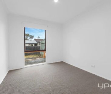 “CHARM, SPACE & CENTRAL LOCATION!” - Photo 2
