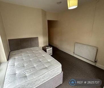 1 bedroom in a house share to rent - Photo 2