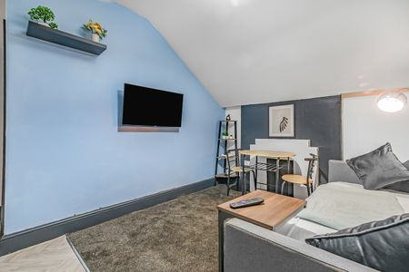 1 Bed Flat, Ash Tree Road, M8 - Photo 2