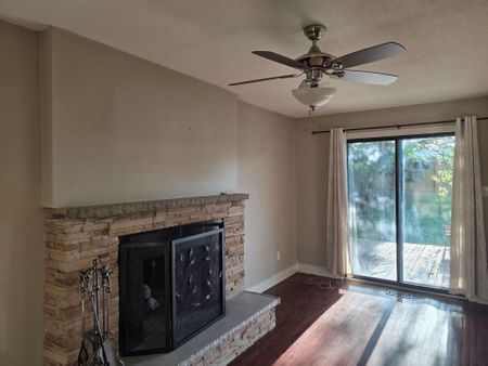 For Lease - 16 Portland Crescent, Newmarket, Ontario - Photo 2