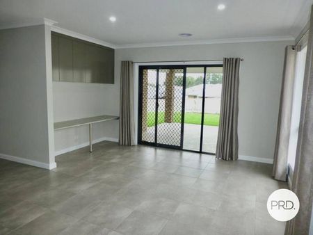 MODERN FAMILY HOME IN FAIRWAY GARDENS ESTATE - Photo 5