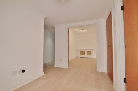 Regent House, Windsor Way, Hammersmith, London, W14 - Photo 2