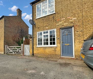 Charming end terraced 2 bedroom cottage located just off the High S... - Photo 5