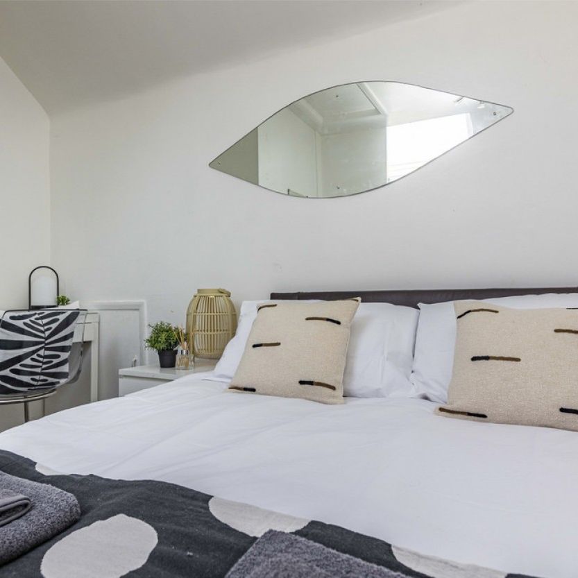 4 bed Mid Terraced House for Rent - Photo 1