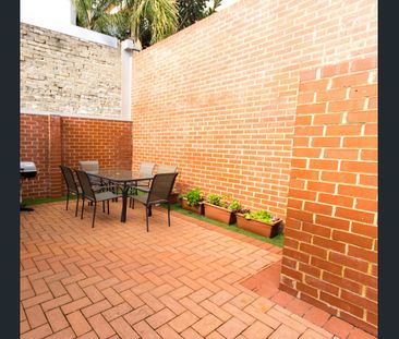Newly renovated, in sought-after complex 15 mins walk from CBD - Photo 4