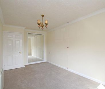 1 bedroom retirement property to rent - Photo 3