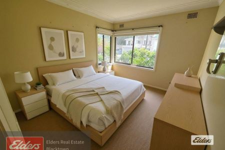 SPACIOUS FAMILY HOME IN CONVENIENT LOCATION - Photo 5