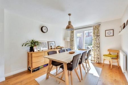 4 bedroom detached house to rent - Photo 3