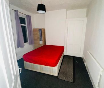 2 bedroom ground floor flat to rent - Photo 5