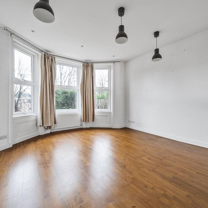 Court Yard, London, SE9 - Photo 1