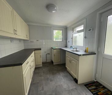 2 bedroom terraced house to rent - Photo 2