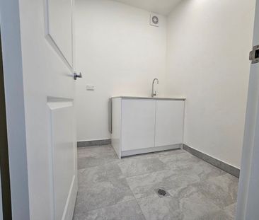 Newly Built Spacious Modern Unit - Photo 5