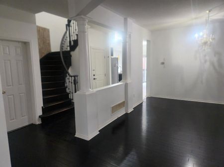 For Lease - 7103 Benjamin Court, Mississauga, Ontario - Photo 4