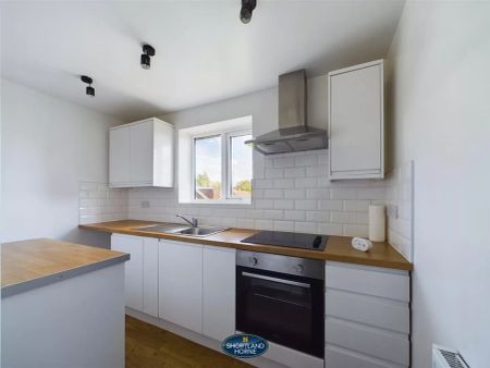 Whateleys Drive, Kenilworth - Photo 2