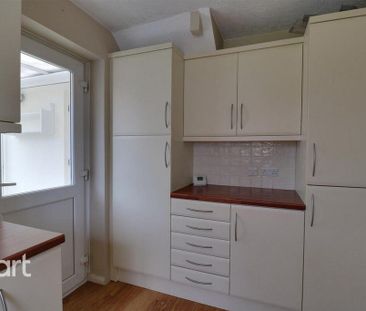 3 bedroom detached house to rent - Photo 2