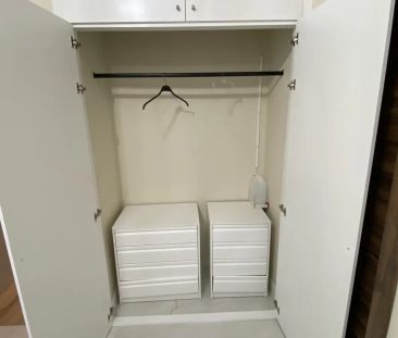 Room in a shared 3-bedroom apartment for rent in Embajadores, all bills included - Photo 1