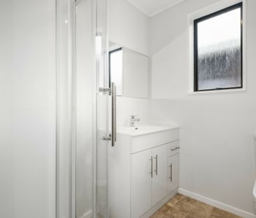 Tidy townhouse in a handy location - Photo 3