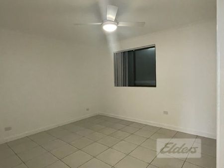 Spacious Unit - Photo 3
