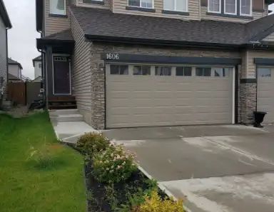 3 Beds 2.5 Bath House | 1606 52 Street Southwest, Edmonton - Photo 1