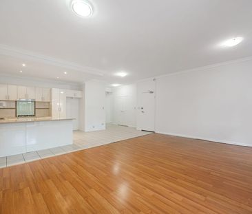 Spacious apartment in a convenient Hurstville location - Photo 2