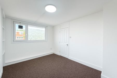 5 Bedroom Flat, 180 Battersea Bridge Road, London - Photo 4